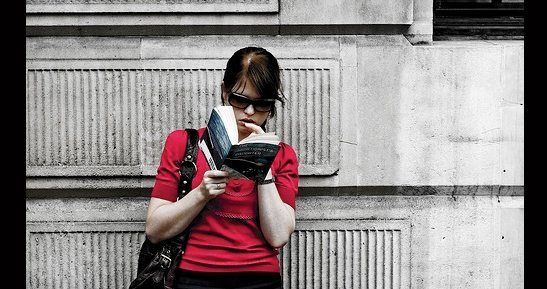Girl reading book, Photo: Flickr, o5com