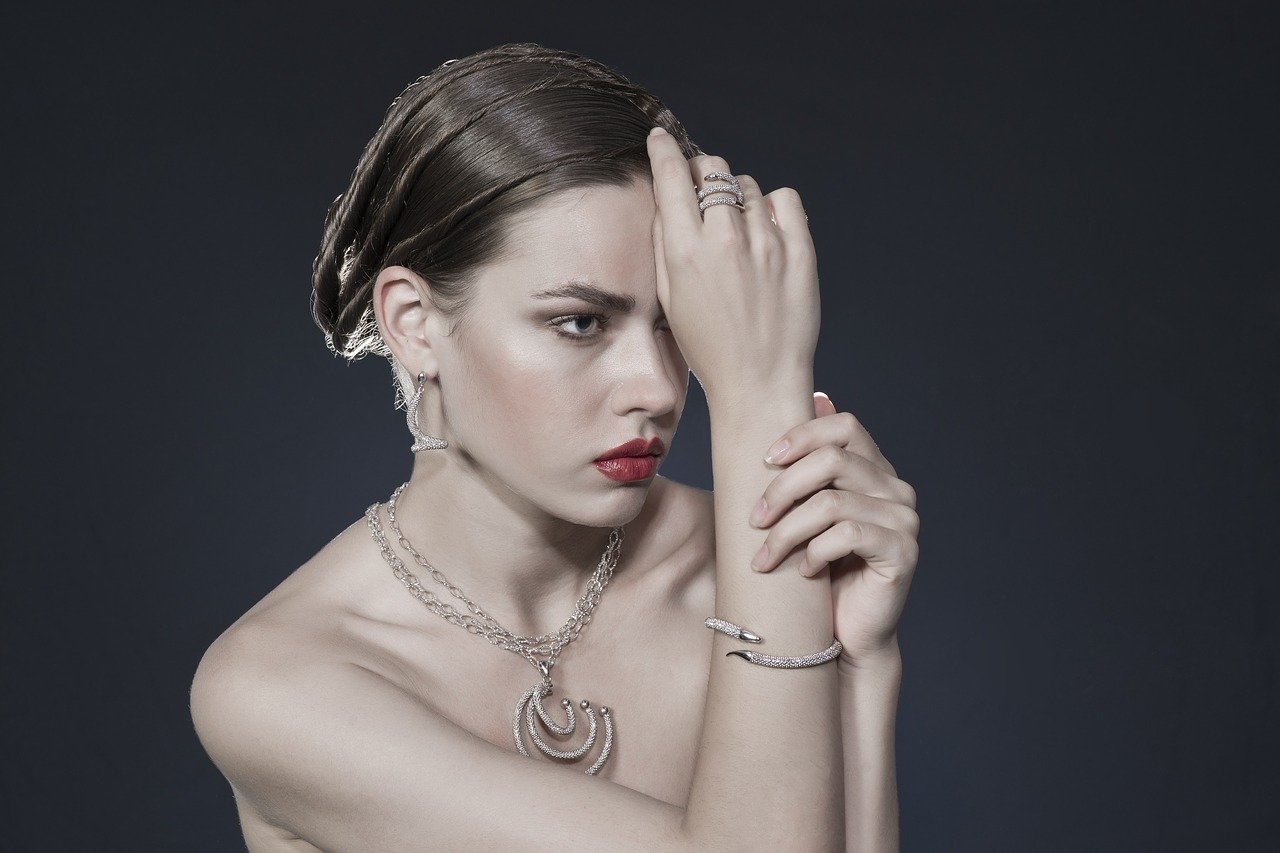 AZ Massive Media How to select the fantastic diamond jewelry necklace