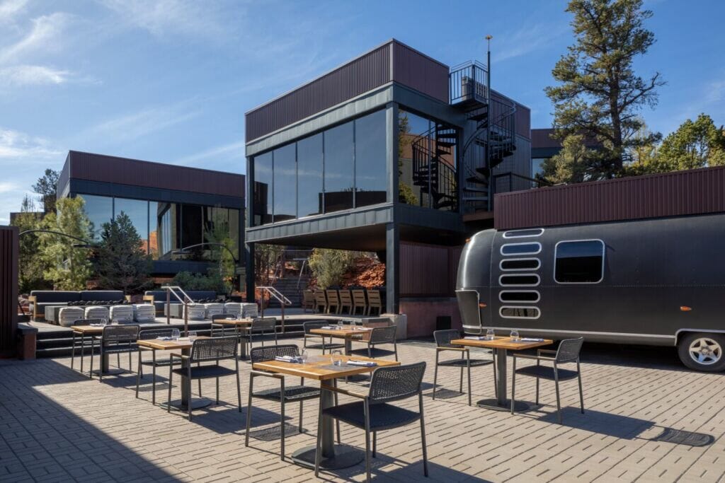 Forty1 Outdoor Seating_PC Jeff Zaruba