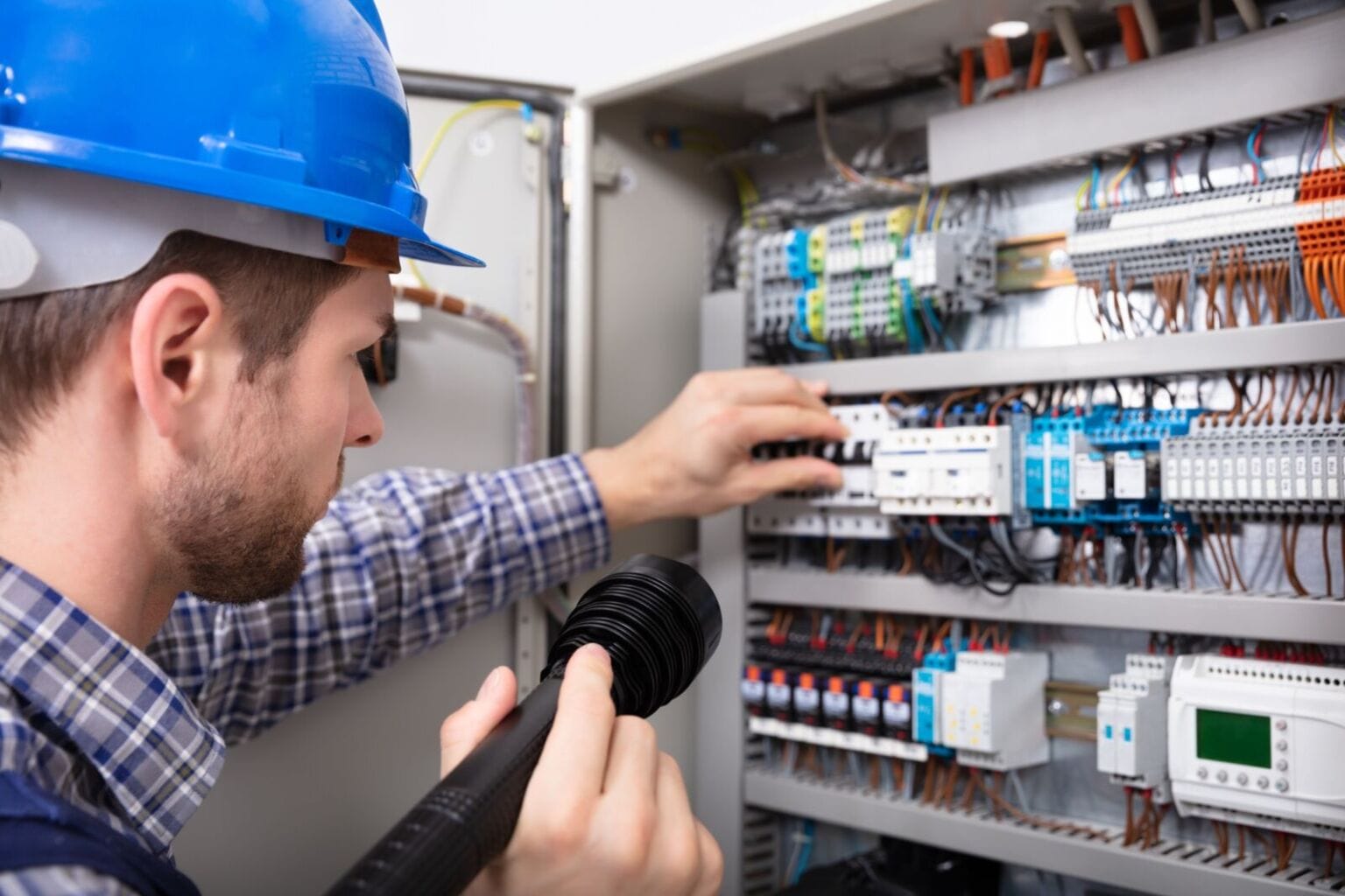 Signs your circuit breaker or electrical panel should be replaced AZ