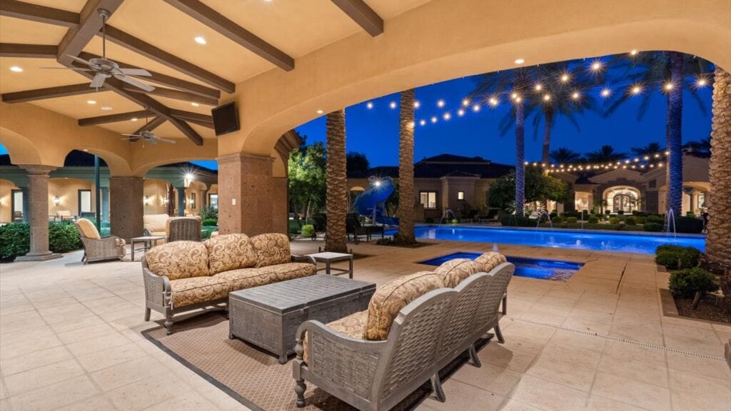 089-Covered Patio
