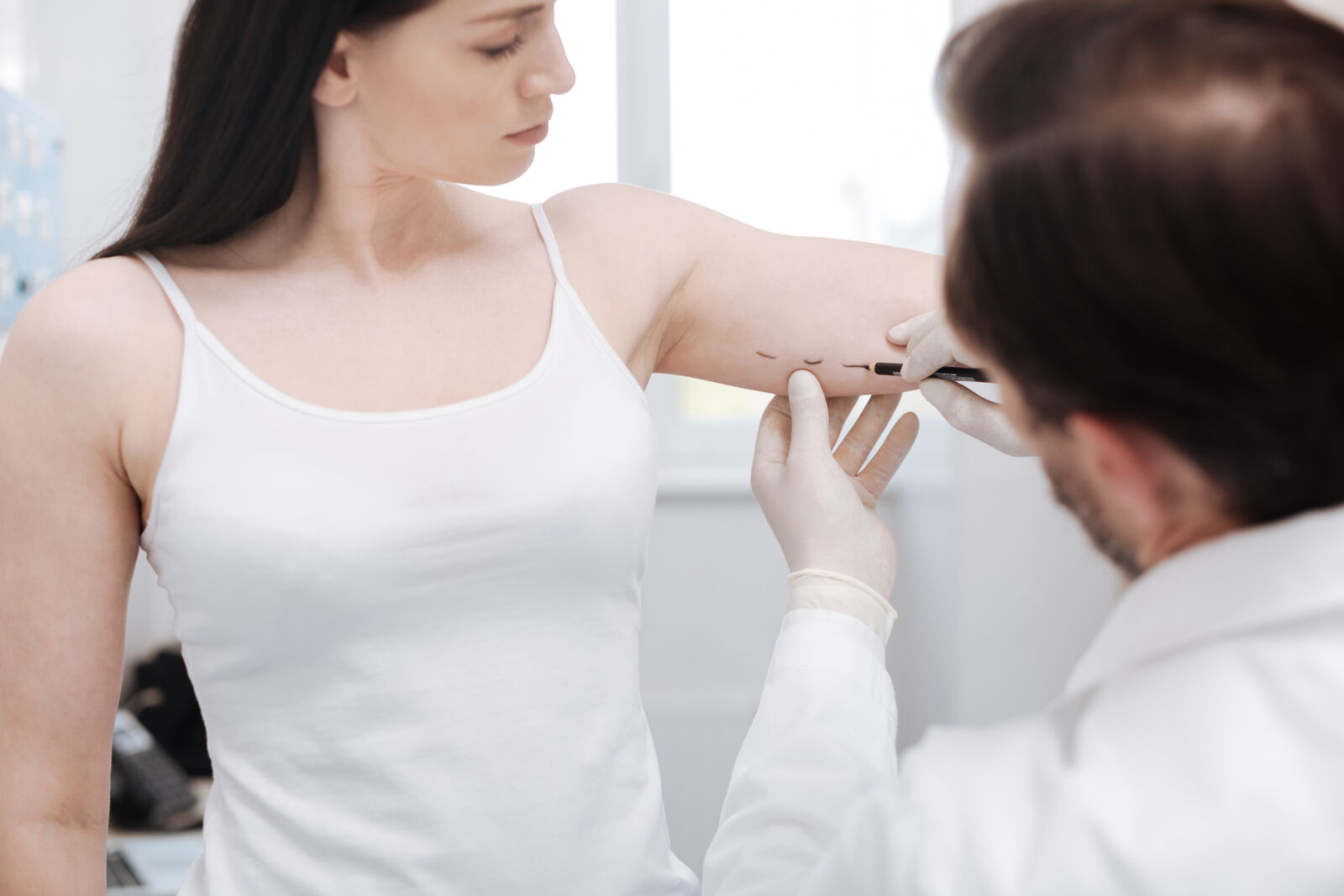 Modern liposuction in Dubai: VASER, laser and power-assisted methods