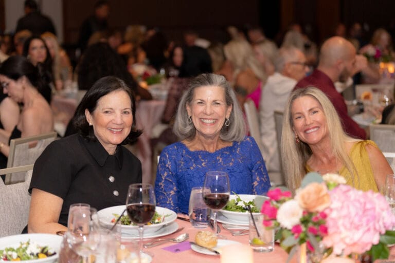 7R503328 Sydney Fox and sponsor Penny Papadopoulos and Caroline Auza