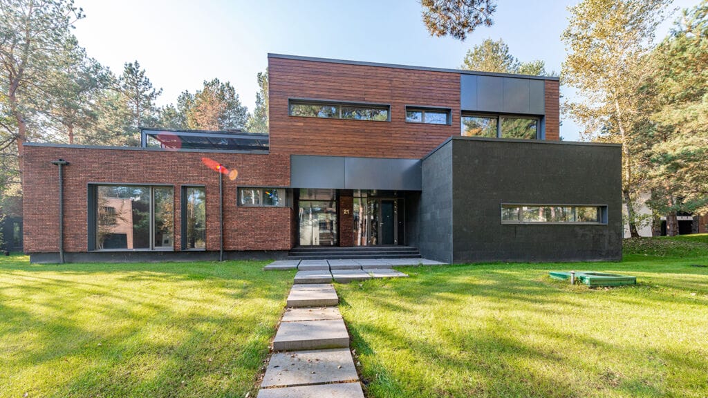 How security screen doors are redefining modern home protection