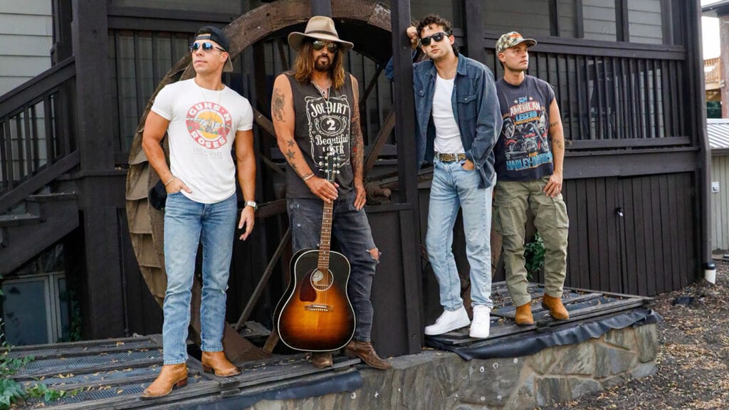Billy Ray Cyrus will perform pre-race concert at Phoenix Raceway