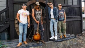 Billy Ray Cyrus will perform pre-race concert at Phoenix Raceway