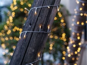 Light pole decorations: Ideas to transform outdoor spaces this Christmas